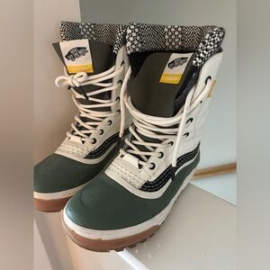#VANS SNOW SHOES 7M / 8.5W